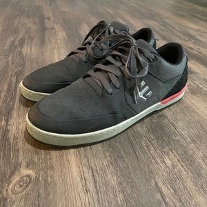 Etnies Skateboarding Shoes